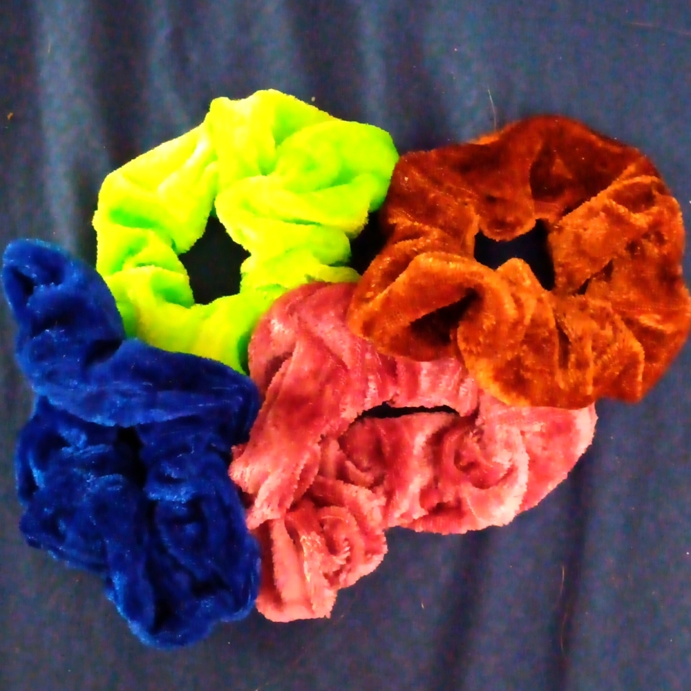 Set of 4 velvety Hair Ties